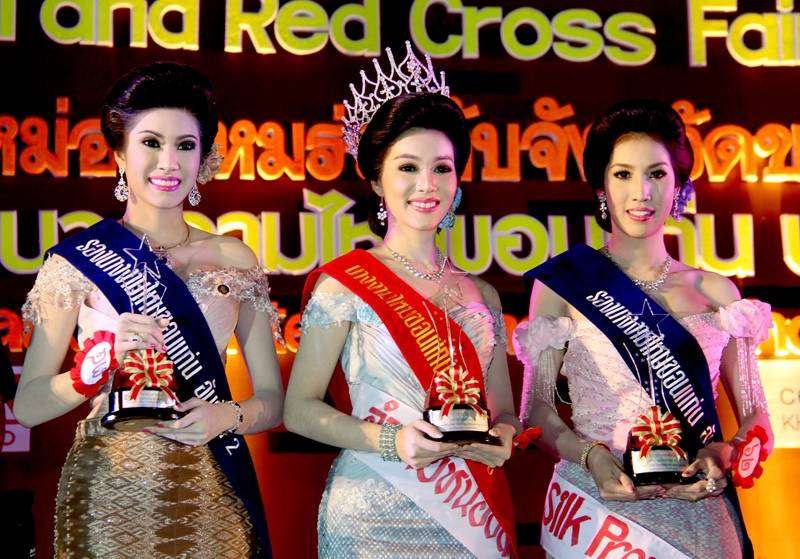 สาวงามจากมหาวิทยาลัยขอนแก่นคว้ามงกุฏนางงามไหมนานาชาติจังหวัดขอนแก่น