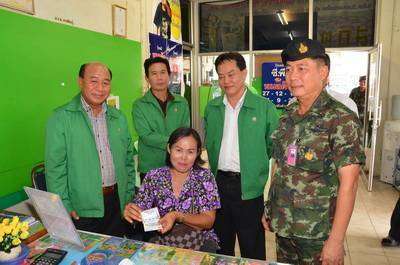 กองกำลังรักษาความสงบจังหวัดกาฬสินธุ์เร่งสอบกรณีรูดบัตรสินเชื่อเกษตรกรซื้อปุ๋ยถูกคิดเพิ่ม 3% หรือกระสอบละ 20 บาท