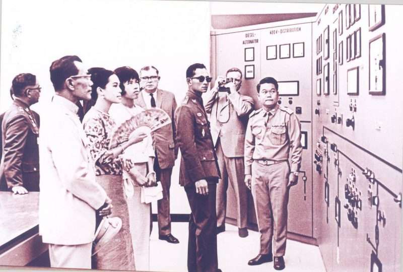 ชมภาพหายาก พระบาทสมเด็จพระปรมินทรมหาภูมิพลอดุลยเดช ทรงเป็นองค์ประธานเปิดเขื่อนอุบลรัตน์