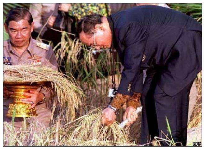 ย้อนรำลึกในหลวงรับสั่ง “ทางรอด” ชาวนาอีสาน