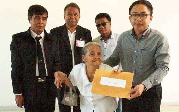 “ยายคำมั่น” ขอสรีระสังขารหลวงพ่อคูณกลับวัดบ้านไร่ หลังหมดหน้าที่ “ครูใหญ่”