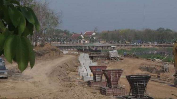 ร้องผู้ว่าฯ ทุบสะพานริมบึงแก่นนครทิ้ง อ้างทำลายภูมิทัศน์