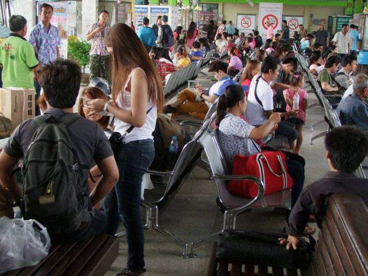 บขส.บุรีรัมย์เสริมรถโดยสาร รองรับปชช.เดินทางกลับไปทำงาน