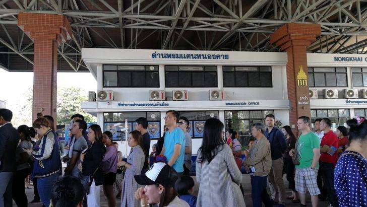 ด่านพรมแดนหนองคายคึกคัก แรงงานแห่กลับบ้าน-นทท.เที่ยวปีใหม่
