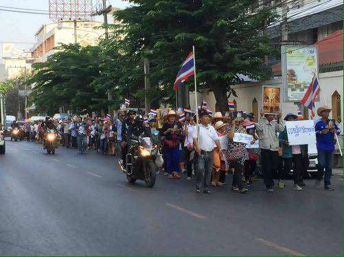 กลุ่มค้านยุบ บขส.1 เดินเท้าเข้ากรุงฯถวายฎีกาในหลวง ร.10 หวังพึ่งพระบารมี