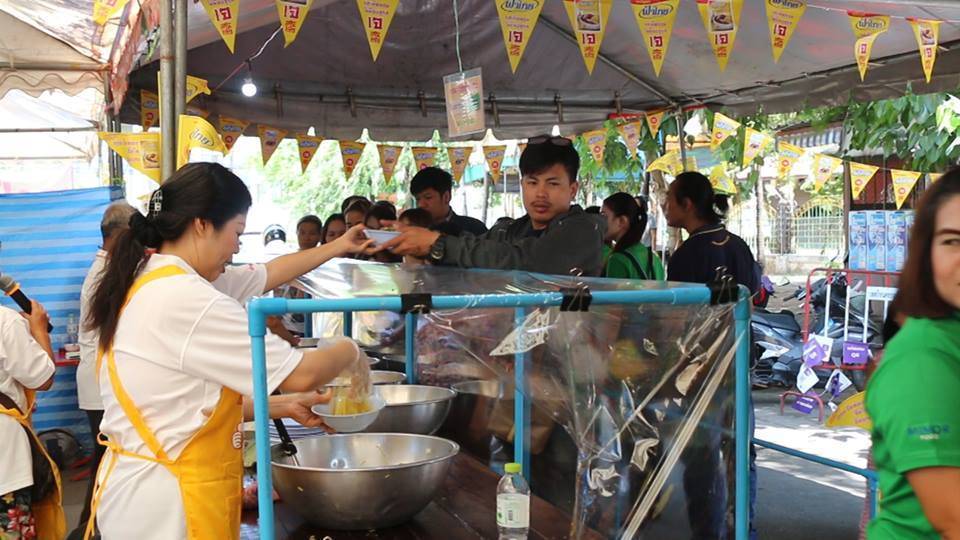 อิ่มบุญ อิ่มใจ เปิดโรงทานเจริมบึงแก่นนคร ให้บริการนักแสวงบุญฟรี ตลอดช่วงเทศกาล