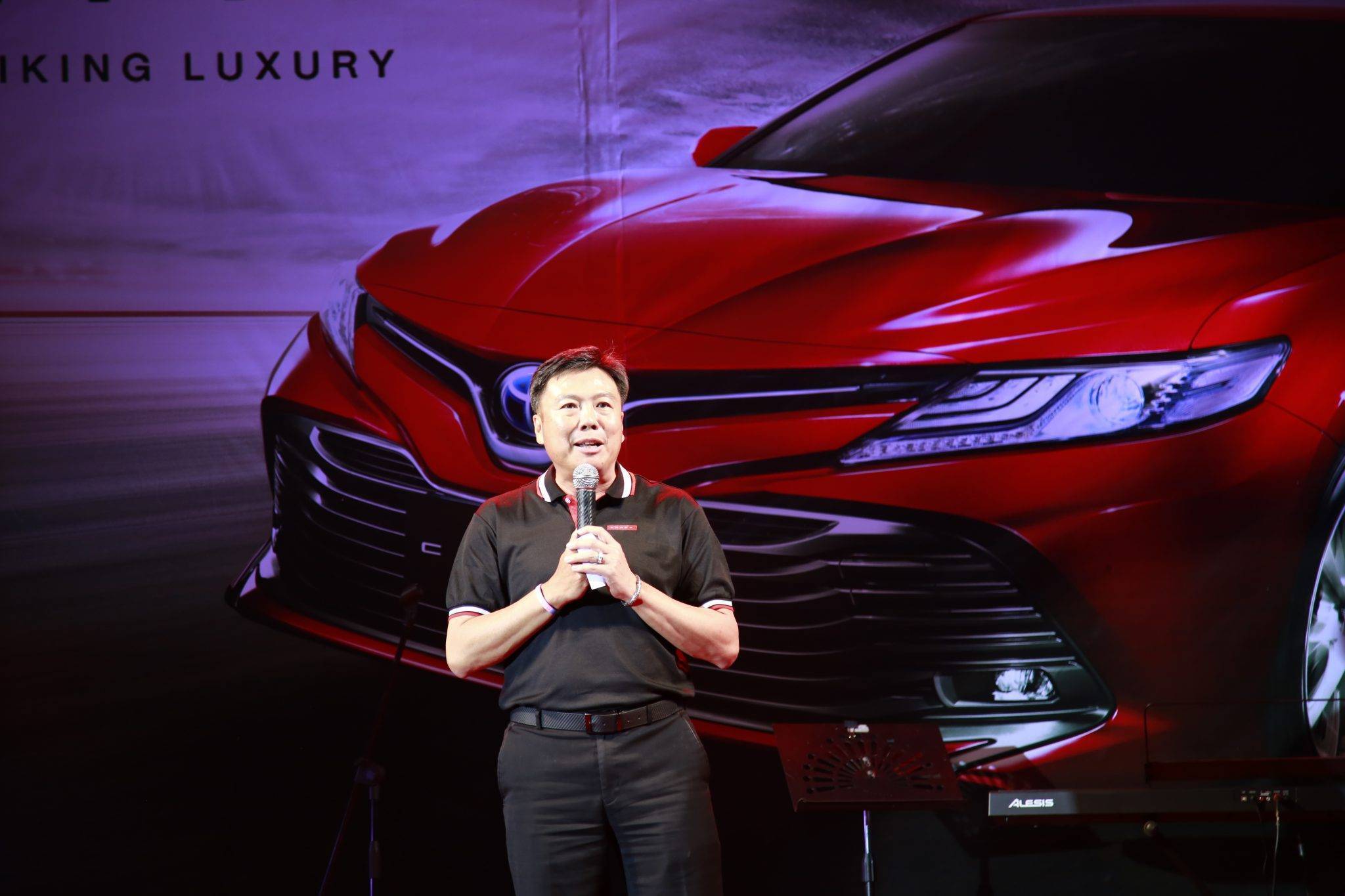 เผยโฉม “คัมรี่” รุ่นใหม่ เคาะค่าตัว 1.445-1.799 ล้านบาท