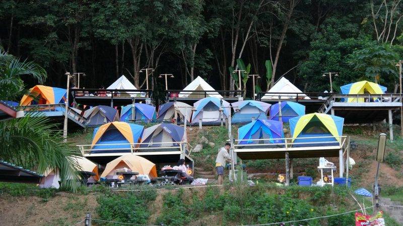 อีสานคึกคัก นักท่องเที่ยวแห่กางเต็นท์ริมโขงรับอากาศหนาวปีใหม่