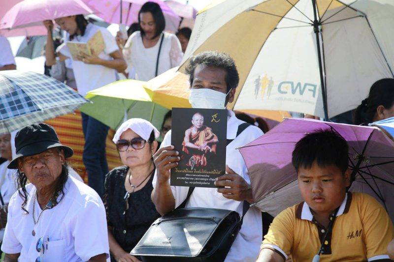 สาธุชนนับแสนร่วมพิธีพระราชทานเพลิงศพ ส่งหลวงพ่อคูณสู่นิพพาน
